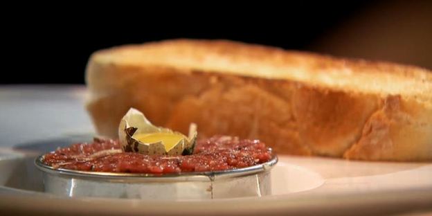 тартар из говядины с трюфельным маслом