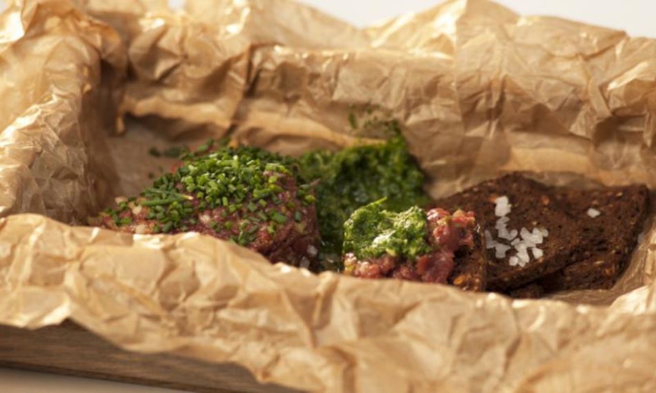 Рецепт тартара из говядины с зеленой пастой