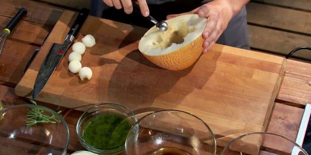 тартар из говядины со свежей дыней