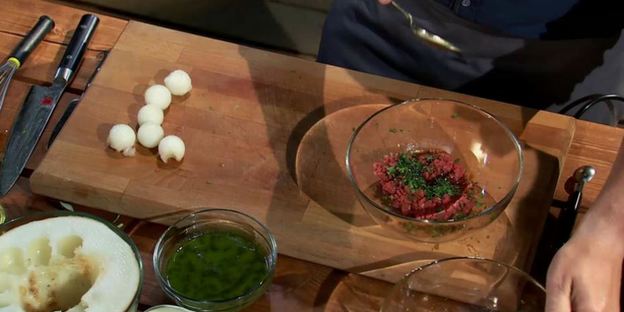 тартар из говядины со свежей дыней