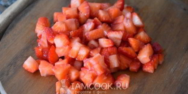 тартар из клубники и помидоров