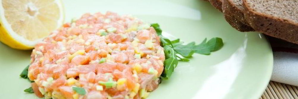 Тартар из лосося с авокадо