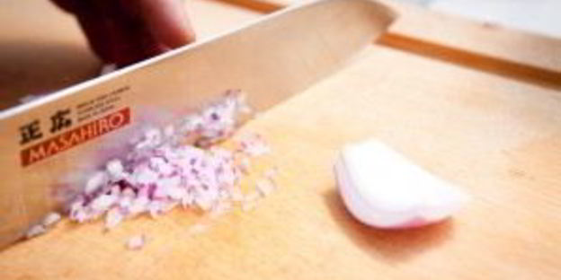 тартар из лосося с авокадо