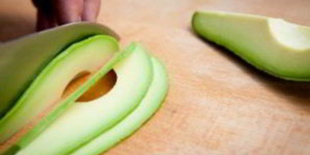 тартар из лосося с авокадо