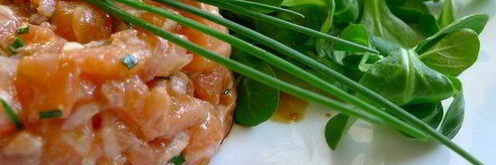 Тартар из лосося с каперсами