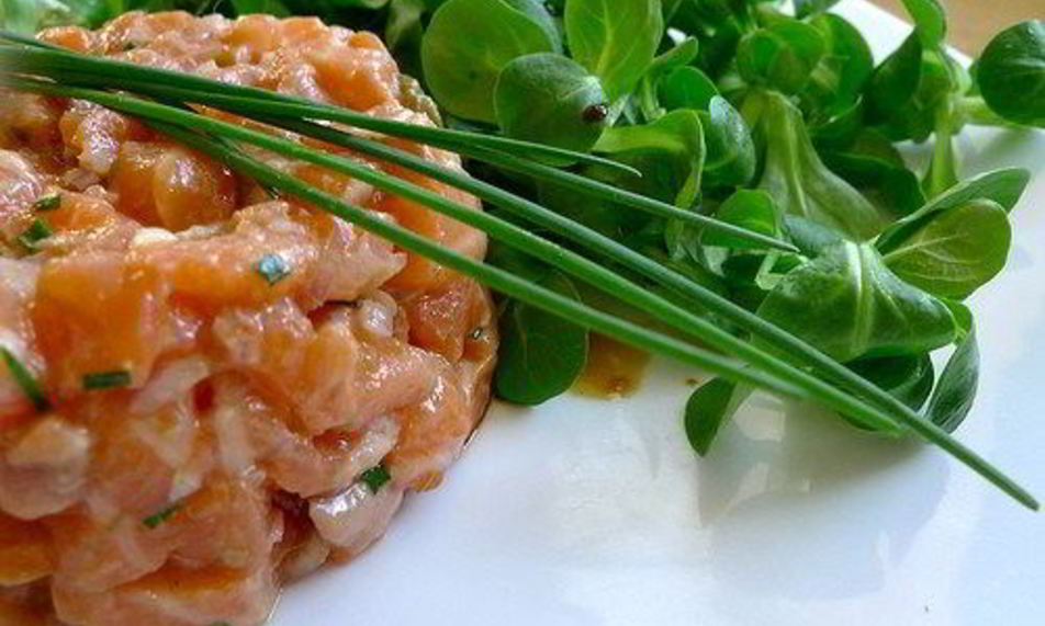 Рецепт тартара из лосося с каперсами