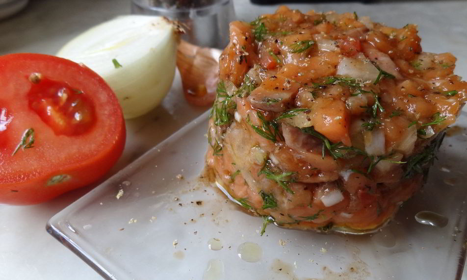 Рецепт тартара из лосося с помидорами