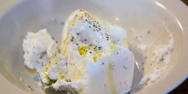 тартар из овощей в соусе из йогурта