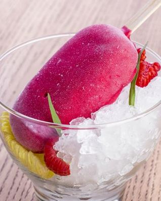 Тартар из сибаса с тархуном и малиной