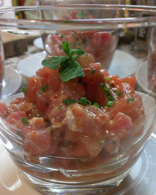 Тартар из тунца с арбузом