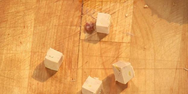 тартар из утиной грудки и фуа-гра с дымом