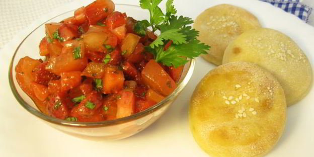 тартар клубнично-помидорный