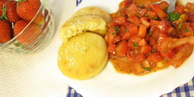 тартар клубнично-помидорный