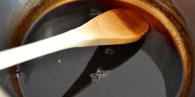 тартар с клубникой, огурцом и брынзой