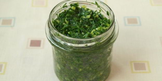 зеленый соус из шпината