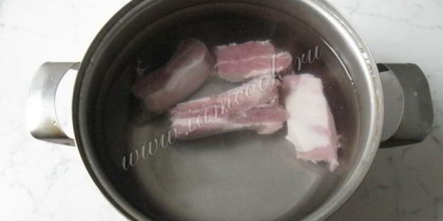 борщ на бульоне из свиных ребрышек