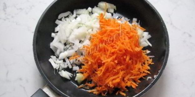 борщ на бульоне из свиных ребрышек