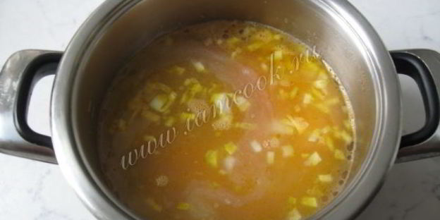 борщ на бульоне из свиных ребрышек