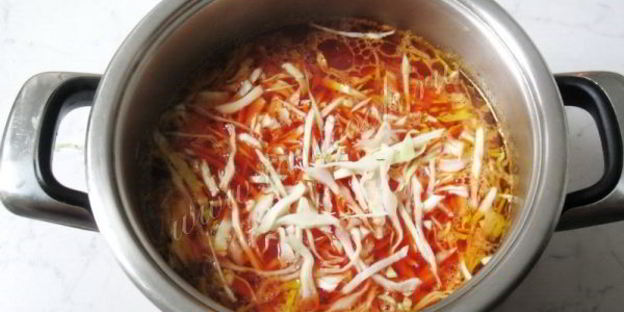 борщ на бульоне из свиных ребрышек