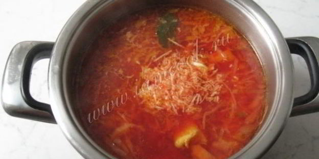 борщ на бульоне из свиных ребрышек