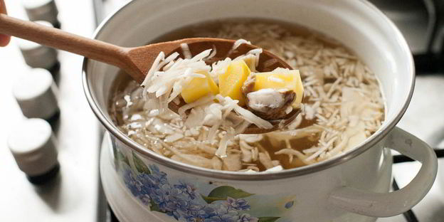 борщ с белыми грибами