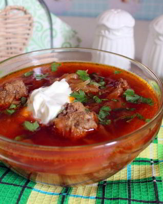 Летний борщ с молодой капустой и фрикадельками