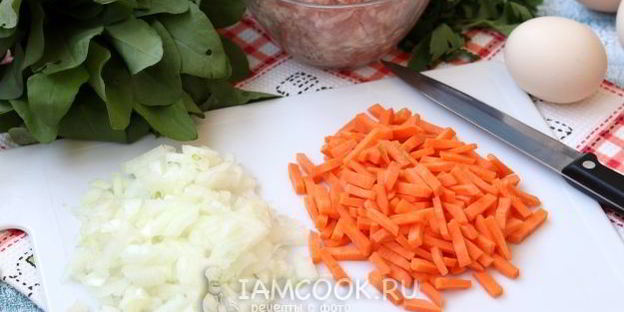 зеленый борщ с фрикадельками и со щавелем