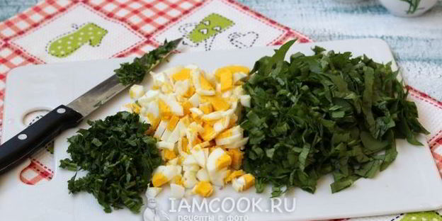 зеленый борщ с фрикадельками и со щавелем