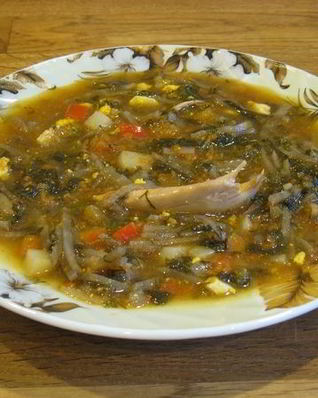 Зеленый борщ с томатом