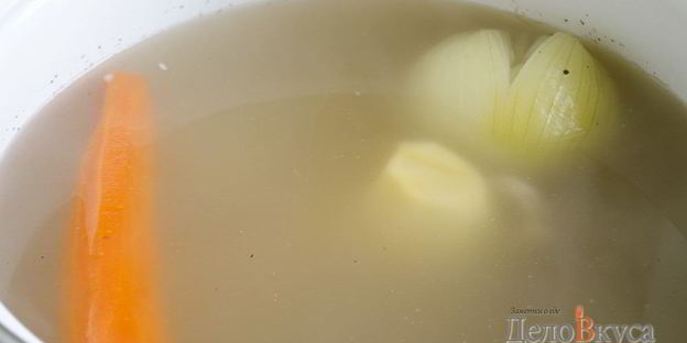 зеленый борщ со щавелем и крапивой