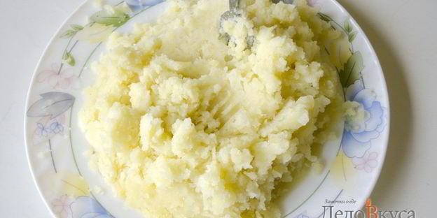 зеленый борщ со щавелем и крапивой