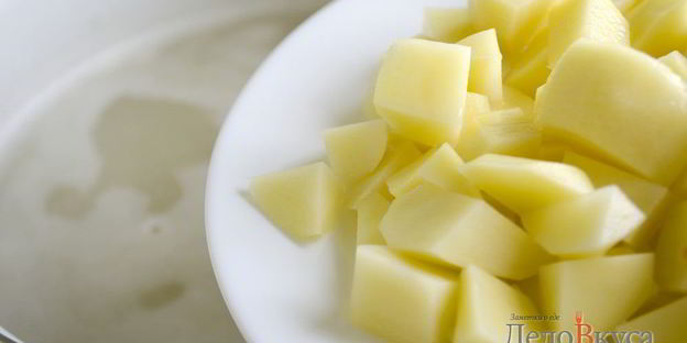 зеленый борщ со щавелем и крапивой