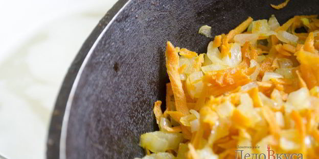 зеленый борщ со щавелем и крапивой