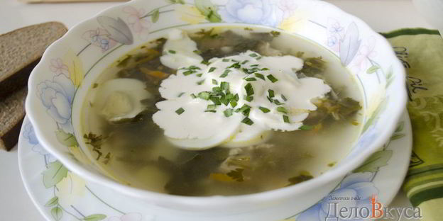 зеленый борщ со щавелем и крапивой