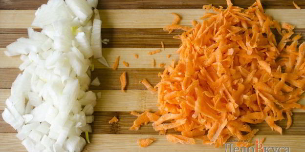 зеленый борщ со щавелем и крапивой