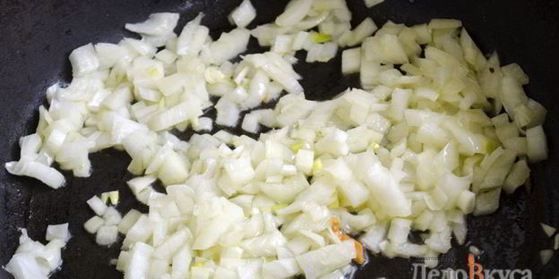 зеленый борщ со щавелем и крапивой