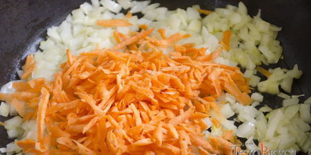 зеленый борщ со щавелем и крапивой