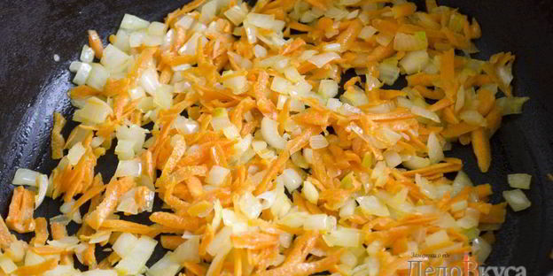 зеленый борщ со щавелем и крапивой