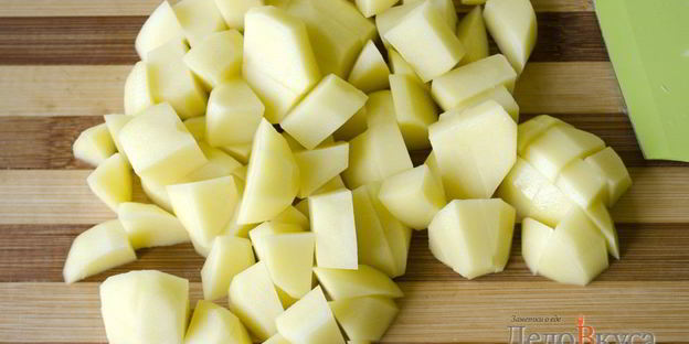 зеленый борщ со щавелем и крапивой