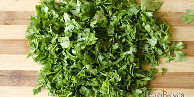 зеленый борщ со щавелем и крапивой