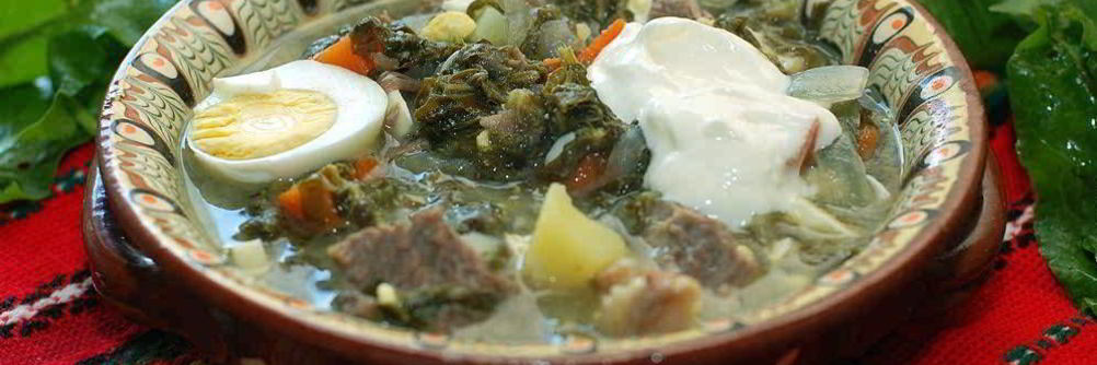 Зеленый борщ со щавелем и яйцом