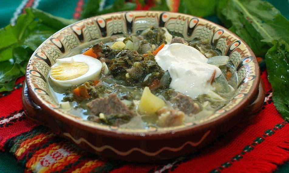 Рецепт зеленого борща со щавелем и яйцом