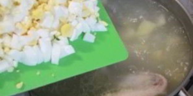 зеленый борщ со щавелем