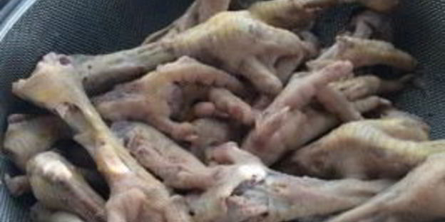 бульон из куриных лапок