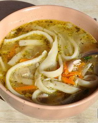 Бульон с домашней лапшой