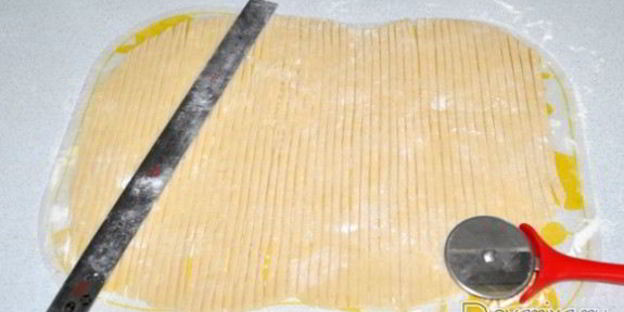 бульон с домашней лапшой