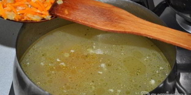 бульон с домашней лапшой