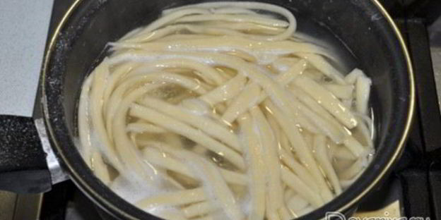 бульон с домашней лапшой