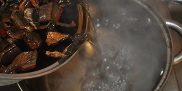 бульон с грибными ушками