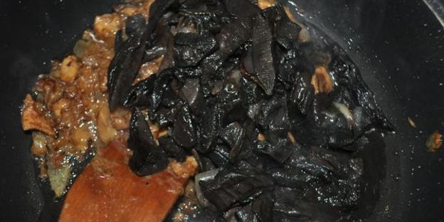 бульон с грибными ушками